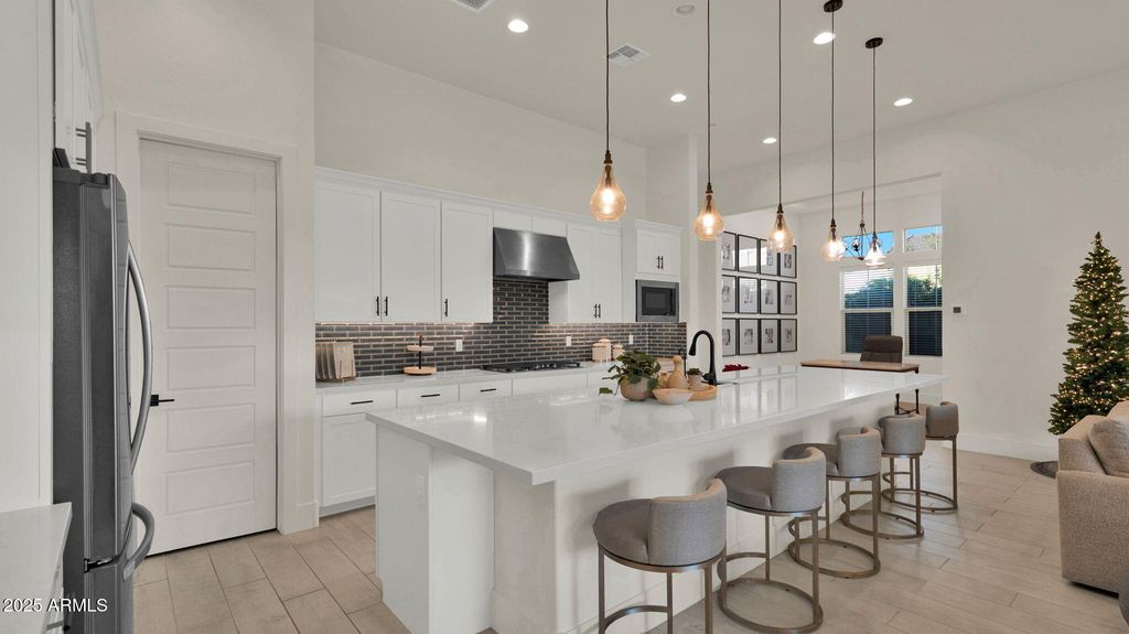 Image 3 of property listing at 38500 N SCHOOL HOUSE Road 8, Cave Creek, AZ 85331