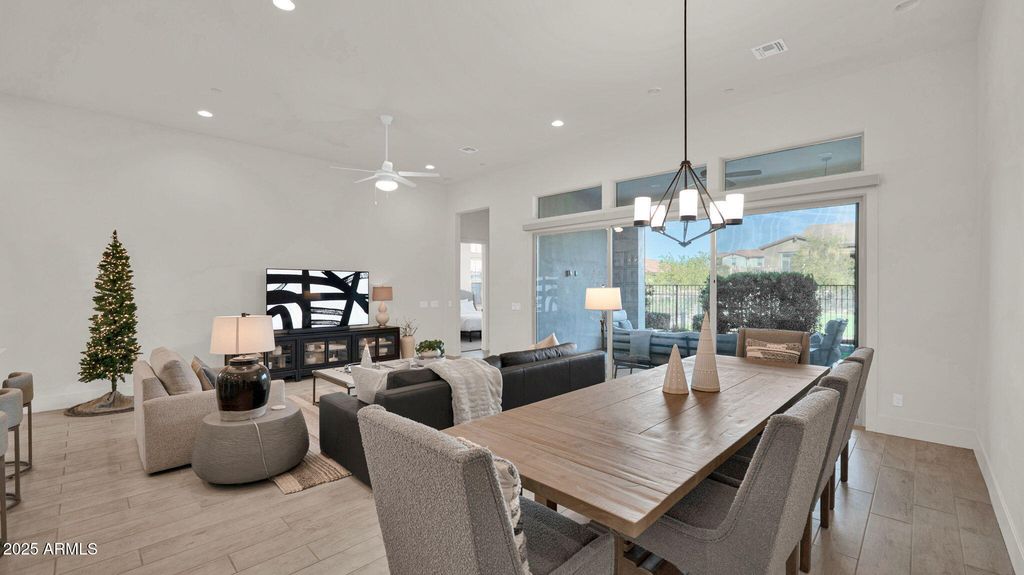 Image 5 of property listing at 38500 N SCHOOL HOUSE Road 8, Cave Creek, AZ 85331