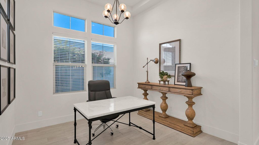 Image 9 of property listing at 38500 N SCHOOL HOUSE Road 8, Cave Creek, AZ 85331