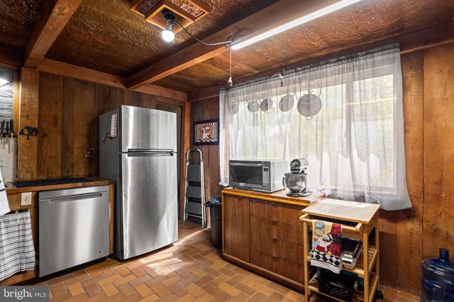 513 FAIRWAY DR, Basye, VA 22810