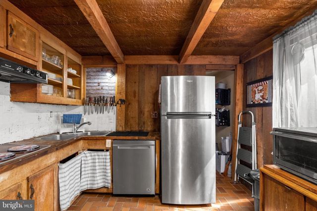 513 FAIRWAY DR, Basye, VA 22810