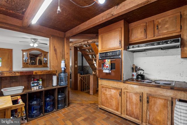 513 FAIRWAY DR, Basye, VA 22810