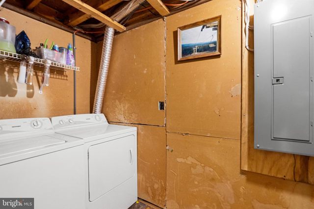 513 FAIRWAY DR, Basye, VA 22810