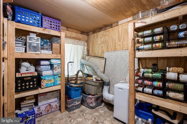 513 FAIRWAY DR, Basye, VA 22810