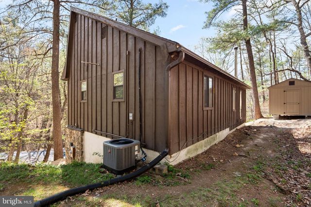 513 FAIRWAY DR, Basye, VA 22810