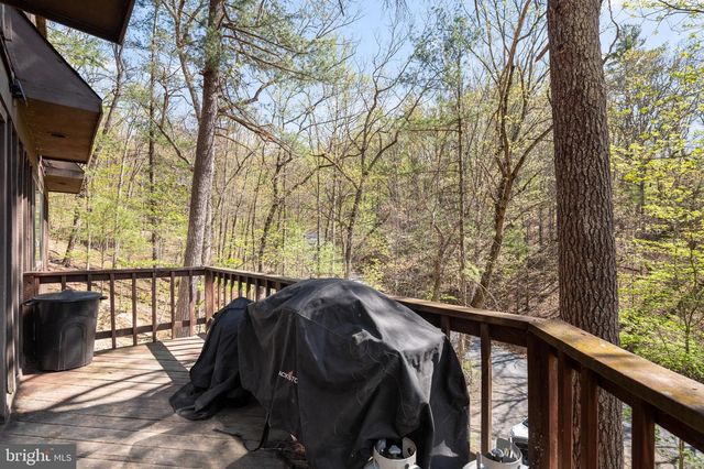 513 FAIRWAY DR, Basye, VA 22810