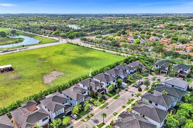 15501 NW 88th Avenue 15501, Miami Lakes, FL 33018