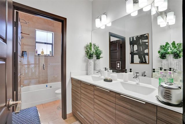 15501 NW 88th Avenue 15501, Miami Lakes, FL 33018