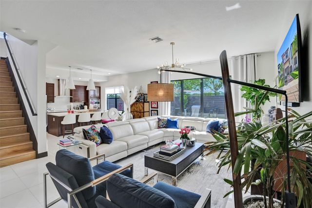 15501 NW 88th Avenue 15501, Miami Lakes, FL 33018