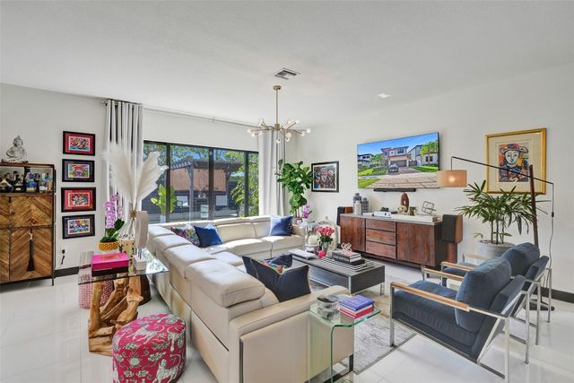 15501 NW 88th Avenue 15501, Miami Lakes, FL 33018