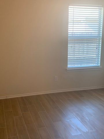 716 Mistymoor Lane, Fort Worth, TX 76052