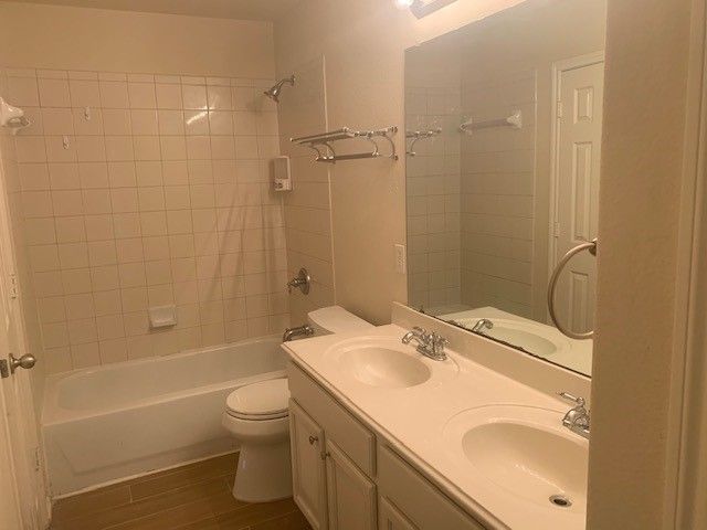 716 Mistymoor Lane, Fort Worth, TX 76052