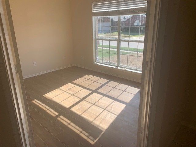 716 Mistymoor Lane, Fort Worth, TX 76052