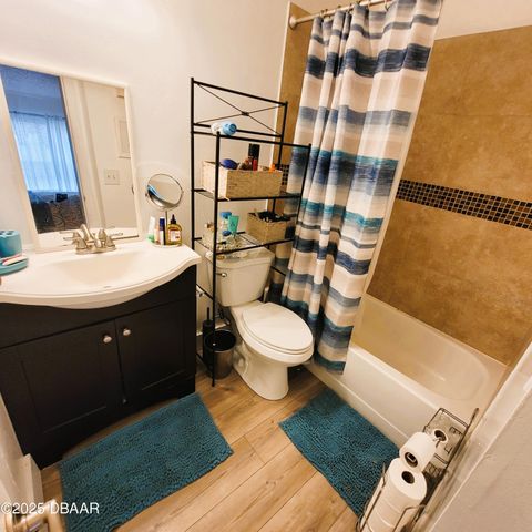 415 Banana Cay Dr Apt B, South Daytona, FL 32119