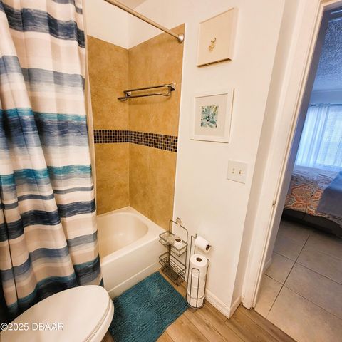 415 Banana Cay Dr Apt B, South Daytona, FL 32119