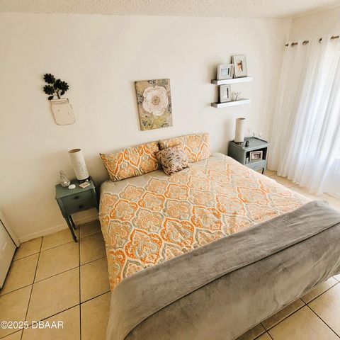 415 Banana Cay Dr Apt B, South Daytona, FL 32119