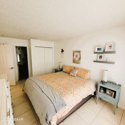 415 Banana Cay Dr Apt B, South Daytona, FL 32119