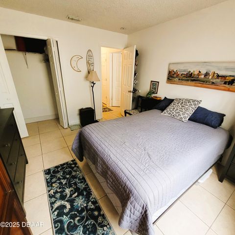 415 Banana Cay Dr Apt B, South Daytona, FL 32119