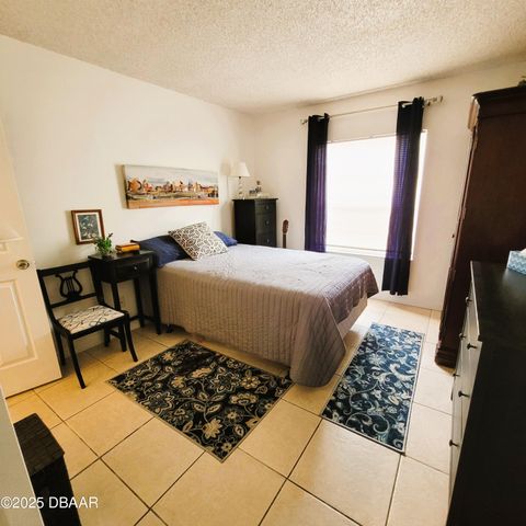 415 Banana Cay Dr Apt B, South Daytona, FL 32119