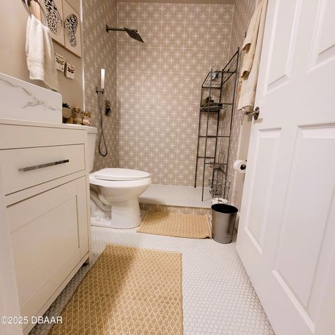 415 Banana Cay Dr Apt B, South Daytona, FL 32119