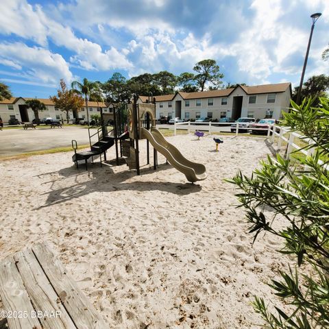 415 Banana Cay Dr Apt B, South Daytona, FL 32119