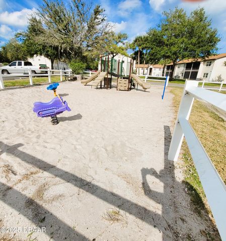 415 Banana Cay Dr Apt B, South Daytona, FL 32119