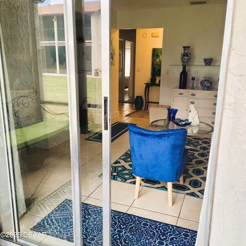 415 Banana Cay Dr Apt B, South Daytona, FL 32119
