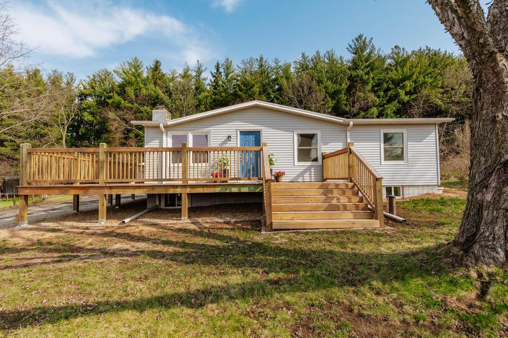 W2252 Spring Lake ROAD, Markesan, WI 53946