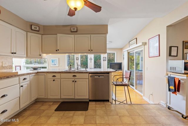 1226 Hempstead Road, Niskayuna, NY 12309