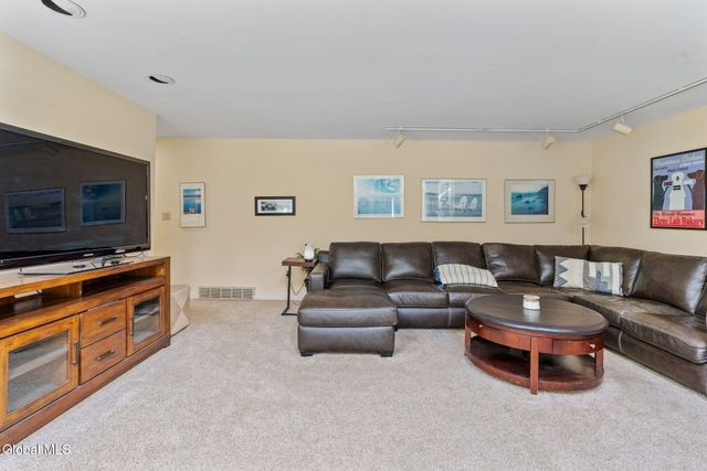1226 Hempstead Road, Niskayuna, NY 12309
