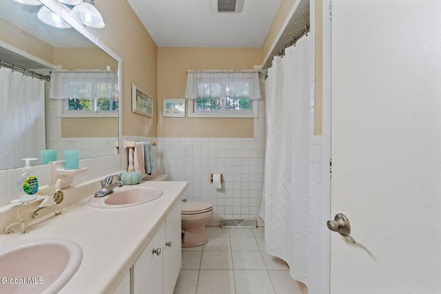 1226 Hempstead Road, Niskayuna, NY 12309
