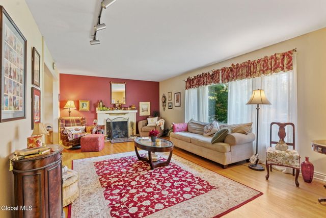1226 Hempstead Road, Niskayuna, NY 12309