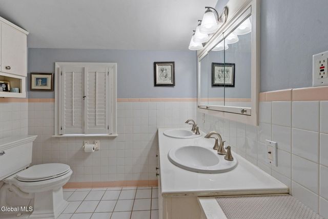 1226 Hempstead Road, Niskayuna, NY 12309