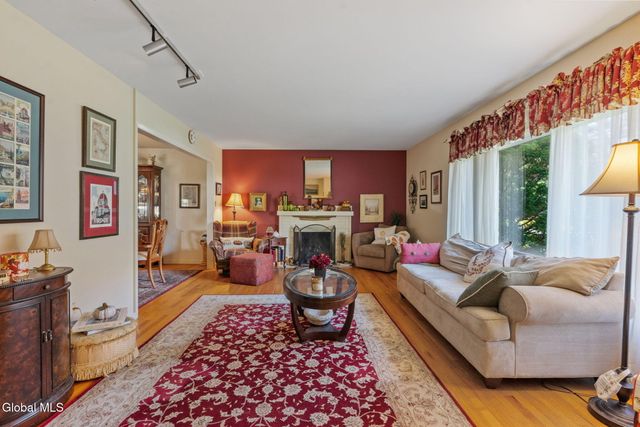 1226 Hempstead Road, Niskayuna, NY 12309