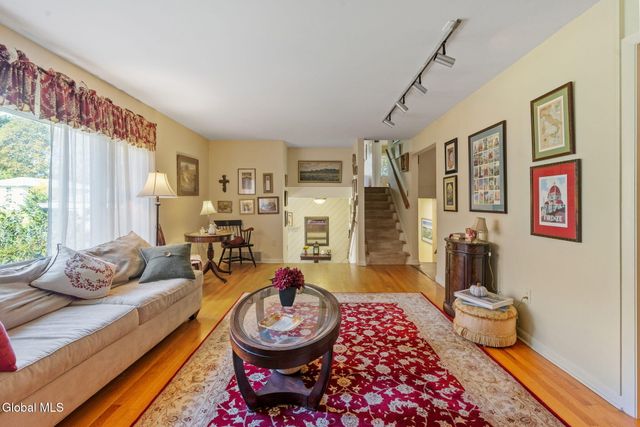 1226 Hempstead Road, Niskayuna, NY 12309