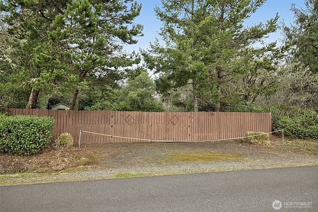 185 S Narwhal Loop SW, Ocean Shores, WA 98569