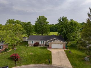 223 Suburban Drive, Smithton, IL 62285