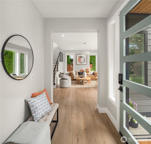 635 17th Avenue W, Kirkland, WA 98033