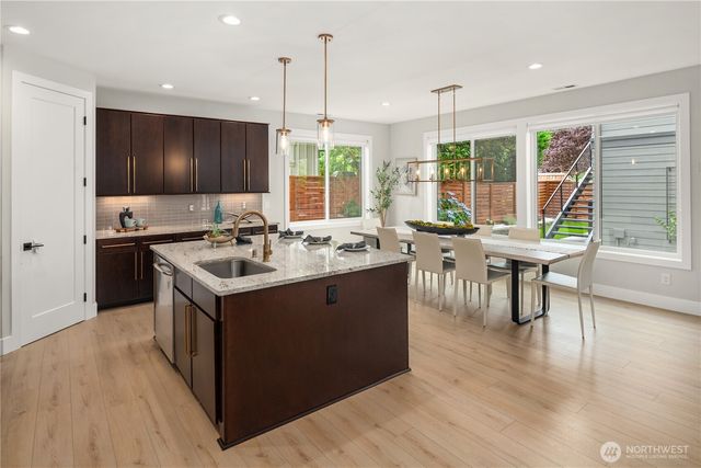 635 17th Avenue W, Kirkland, WA 98033