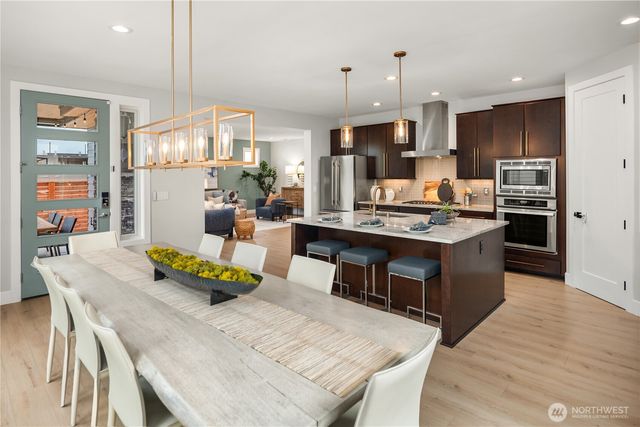 635 17th Avenue W, Kirkland, WA 98033
