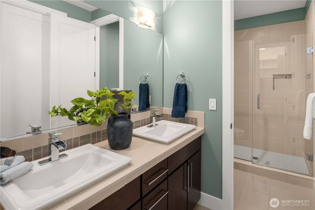 635 17th Avenue W, Kirkland, WA 98033