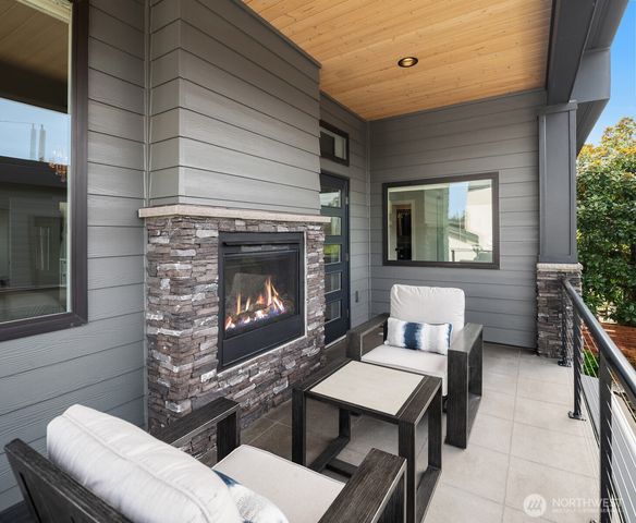 635 17th Avenue W, Kirkland, WA 98033