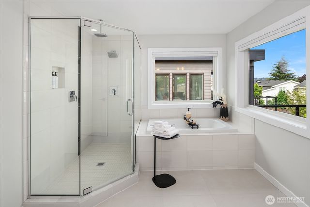635 17th Avenue W, Kirkland, WA 98033