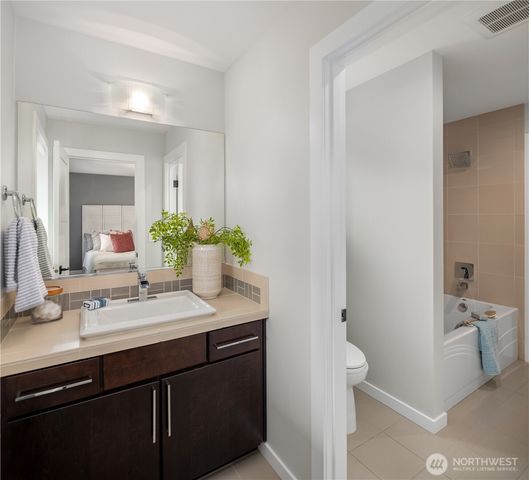 635 17th Avenue W, Kirkland, WA 98033