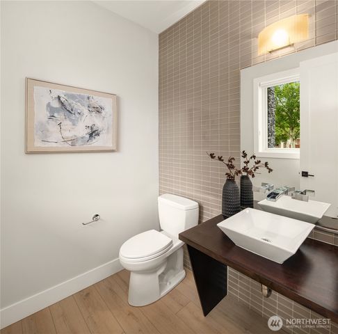 635 17th Avenue W, Kirkland, WA 98033
