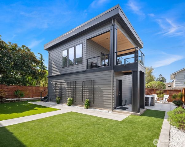 635 17th Avenue W, Kirkland, WA 98033