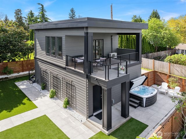 635 17th Avenue W, Kirkland, WA 98033