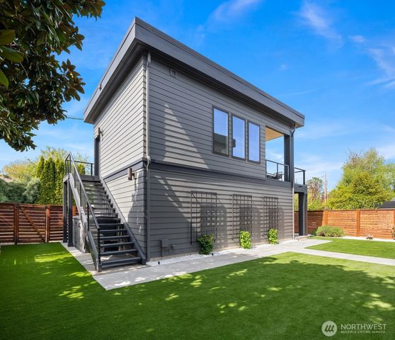 635 17th Avenue W, Kirkland, WA 98033