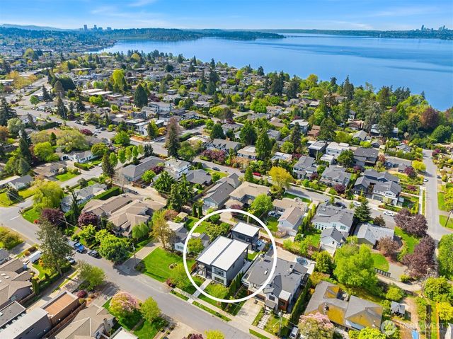 635 17th Avenue W, Kirkland, WA 98033