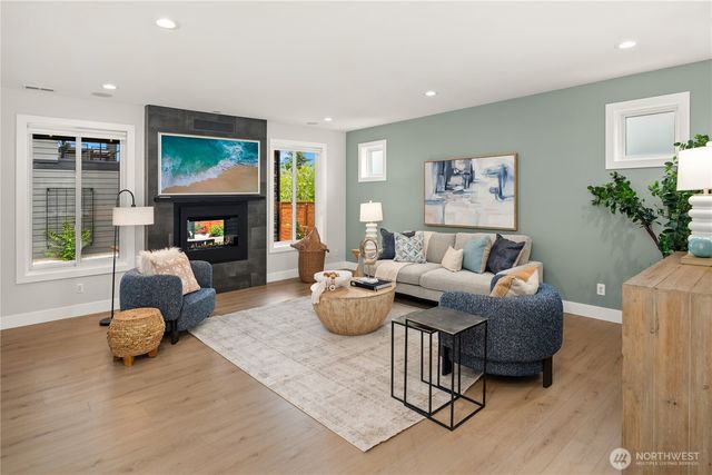 635 17th Avenue W, Kirkland, WA 98033